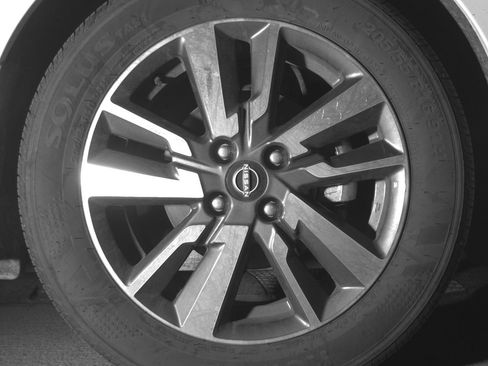 Used 2025 Nissan Versa SV image 13