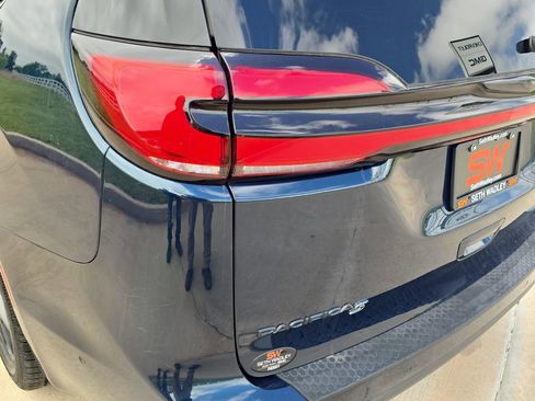 Used 2022 Chrysler Pacifica Limited w/ S Appearance Package FWD image 35