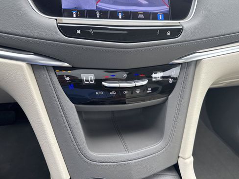 Used 2023 Cadillac XT5 Premium Luxury w/ Technology Package AWD/4WD image 25