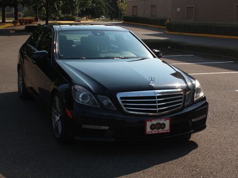 Used 2010 Mercedes-Benz E 63 AMG Sedan image 9