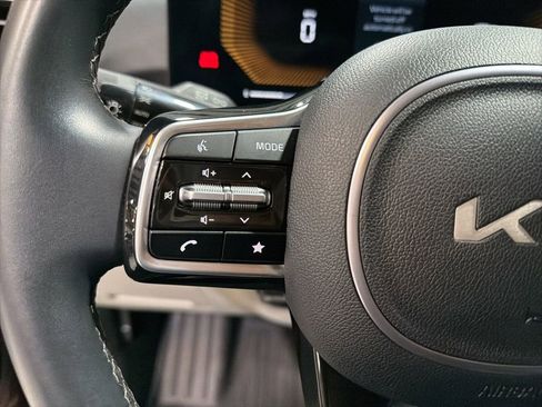 Used 2024 Kia Sorento S image 13