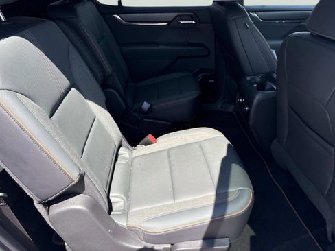 Used 2025 GMC Acadia AT4 AWD/4WD image 19