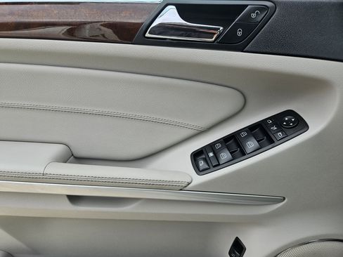 Used 2012 Mercedes-Benz GL 450 4MATIC image 23