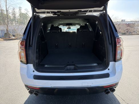 Used 2024 Chevrolet Suburban Premier image 18