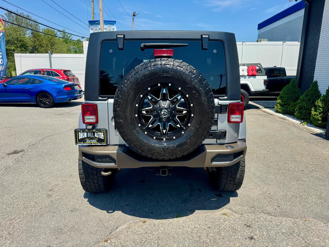 Used 2016 Jeep Wrangler Unlimited Sahara AWD/4WD image 4