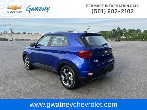 Used 2025 Hyundai Venue SEL FWD image 7