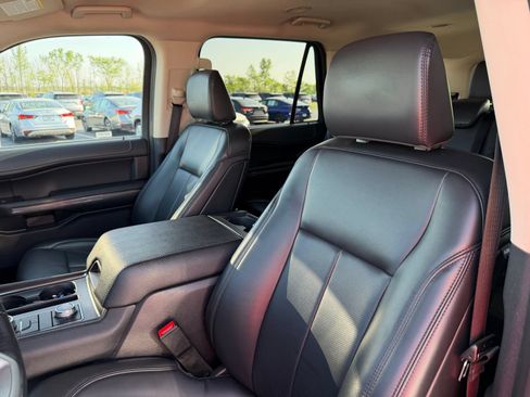 Used 2024 Ford Expedition XLT AWD/4WD image 14