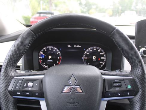 Used 2023 Mitsubishi Outlander SEL AWD/4WD image 31