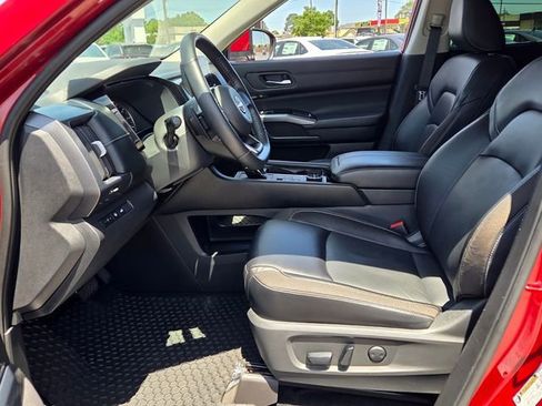 Used 2022 Nissan Pathfinder SL AWD/4WD image 5