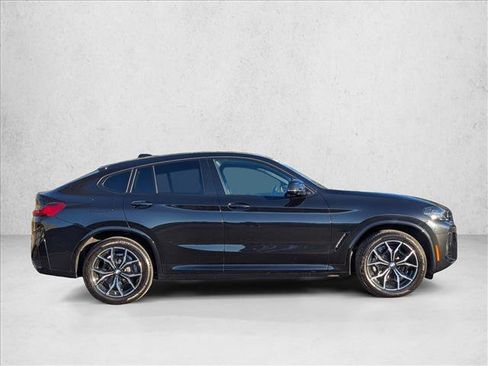 Used 2025 BMW X4 xDrive30i w/ Premium Package image 4