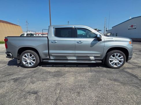 Used 2025 Chevrolet Silverado 1500 High Country w/ Technology Package AWD/4WD image 2