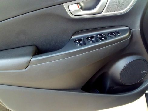 Used 2021 Hyundai Kona Ultimate FWD image 10
