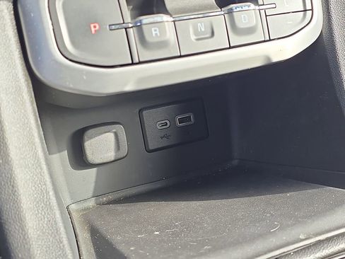 Used 2023 GMC Acadia SLE image 26