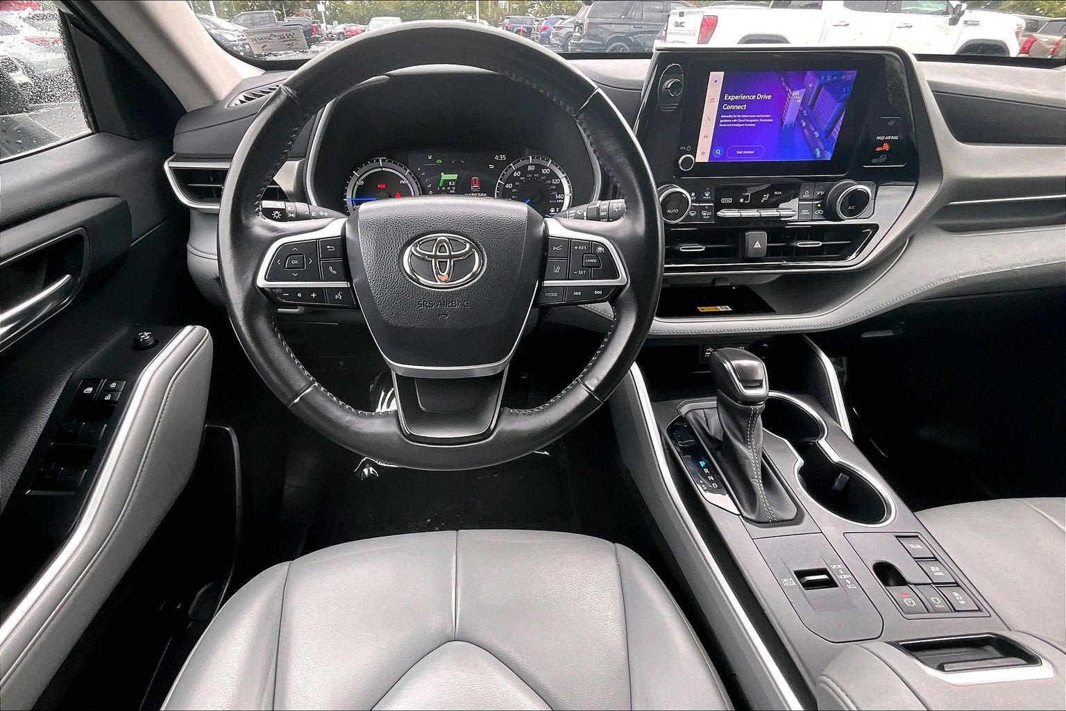 Used 2023 Toyota Highlander XLE AWD/4WD image 5
