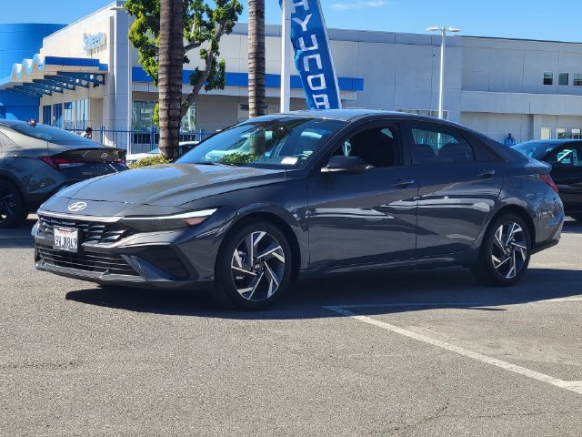 Used 2025 Hyundai Elantra Sport FWD image 2