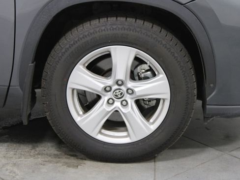 Used 2023 Toyota Highlander L image 16