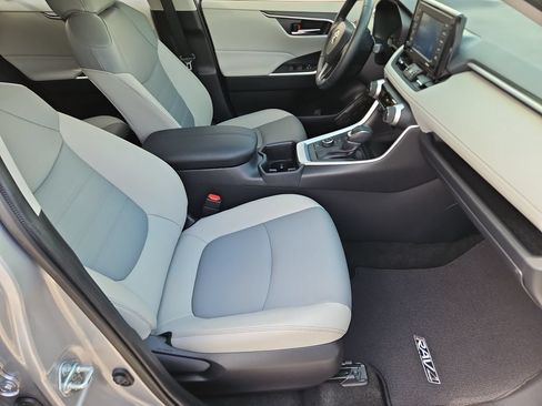 Used 2022 Toyota RAV4 XLE Premium AWD/4WD image 12