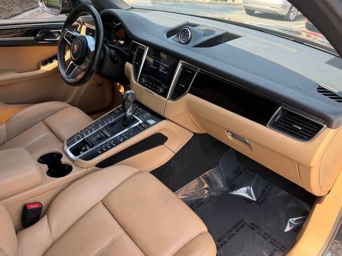 Used 2018 Porsche Macan image 33