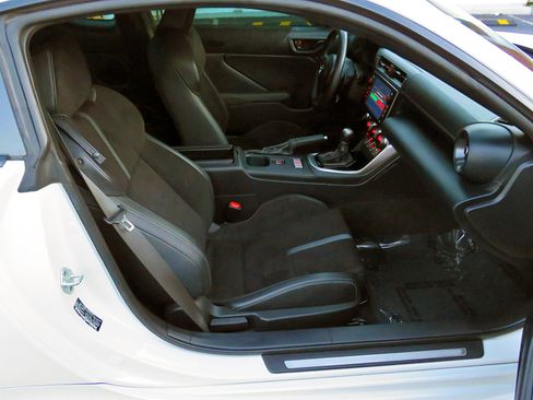 Used 2023 Toyota GR86 Premium image 25