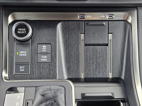Used 2026 Lexus GX 550 w/ Accessory Package (2T) AWD/4WD image 15