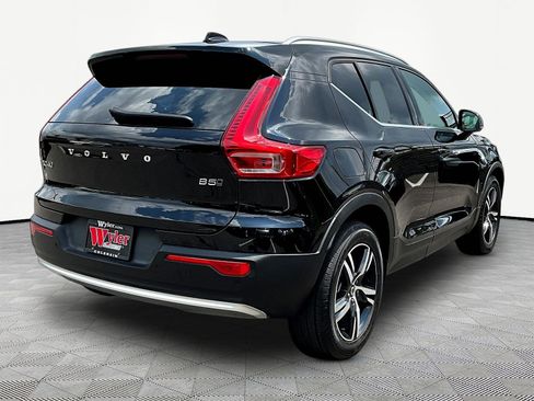 Used 2023 Volvo XC40 B5 Plus AWD/4WD image 6