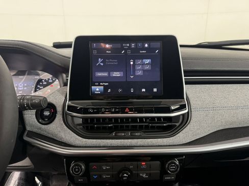 Used 2025 Jeep Compass Latitude image 18