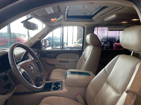 Used 2010 GMC Yukon XL SLT image 16