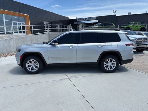 Used 2023 Jeep Grand Cherokee L Limited w/ Trailer Tow Group (B) AWD/4WD image 2