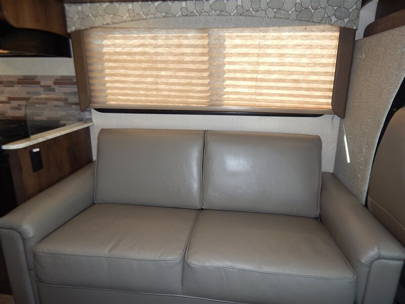 Used 2019 Chevrolet Express 4500 w/ RV Package RWD image 33