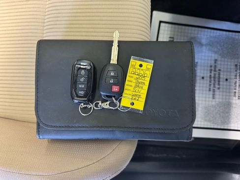 Used 2015 Toyota RAV4 XLE AWD/4WD image 31