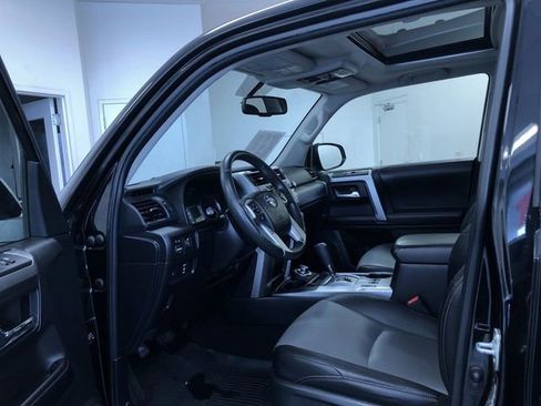 Used 2017 Toyota 4Runner SR5 Premium image 10