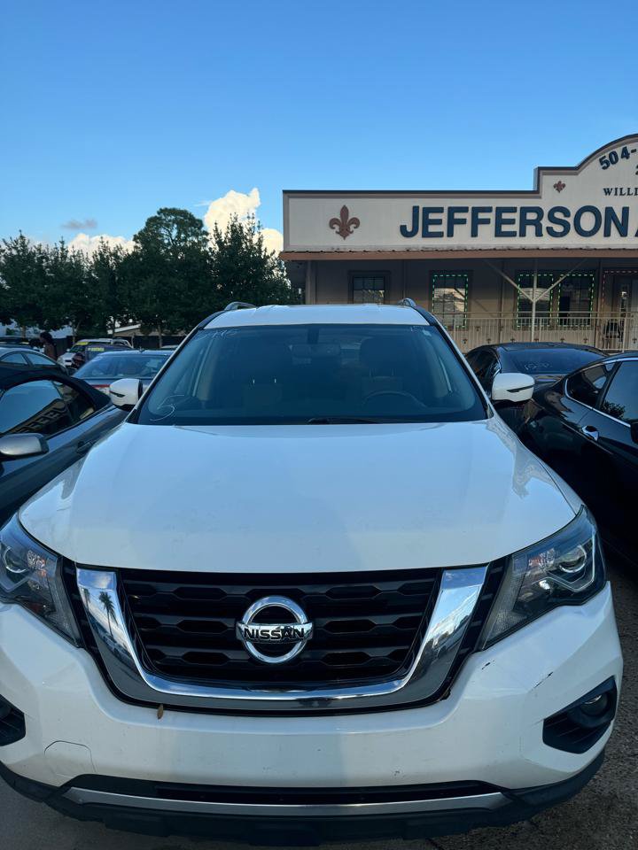 Used 2017 Nissan Pathfinder SV FWD image 2