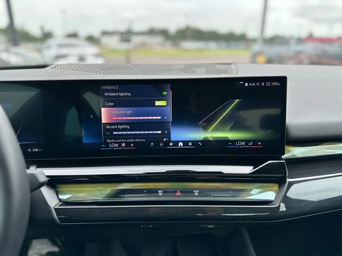 Used 2024 BMW i5 eDrive40i image 41