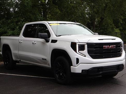 Used 2024 GMC Sierra 1500 Elevation w/ X31 Off-Road Package AWD/4WD image 11