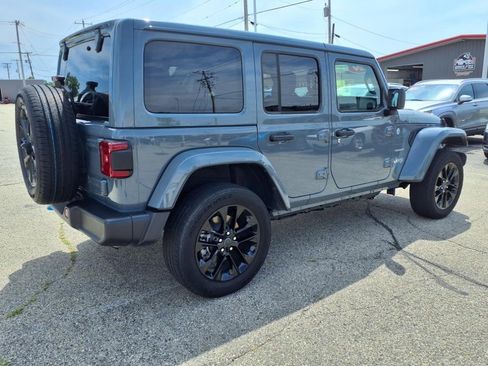 Used 2024 Jeep Wrangler Unlimited Sahara image 3