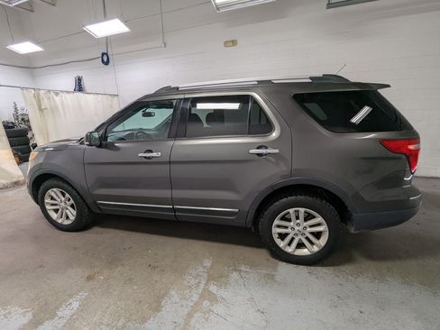 Used 2015 Ford Explorer XLT w/ Equipment Group 202B AWD/4WD image 10