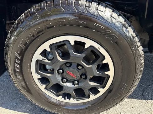 Used 2025 Toyota Tacoma TRD Off-Road AWD/4WD image 18