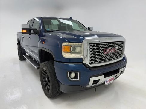 Used 2016 GMC Sierra 2500 Denali w/ Duramax Plus Package AWD/4WD image 2