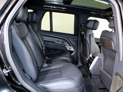 Used 2025 Land Rover Range Rover Autobiography image 27