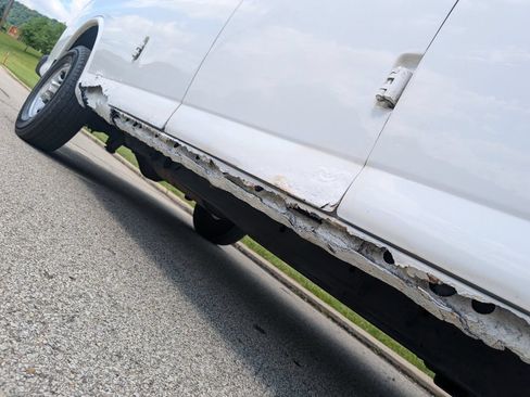 Used 2011 Chevrolet Express 3500 Extended RWD image 18
