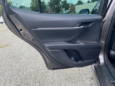 Used 2022 Toyota Camry SE image 16