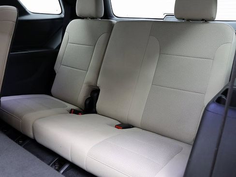 Used 2023 Chevrolet Traverse LS image 12