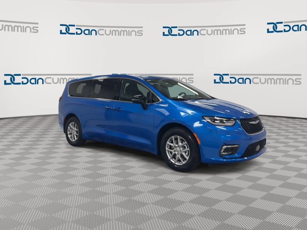 New 2026 Chrysler Pacifica Select FWD image 2