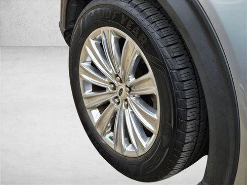 Used 2020 Ford Explorer Limited image 14