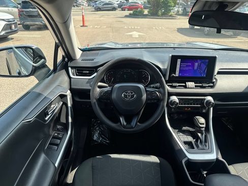 Used 2025 Toyota RAV4 XLE AWD/4WD image 11
