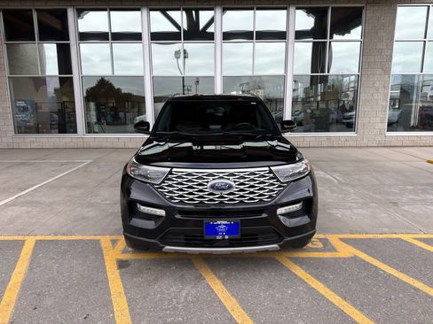 Used 2022 Ford Explorer Platinum w/ Equipment Group 601A image 2