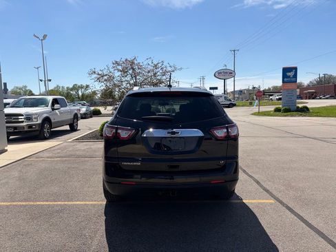 Used 2017 Chevrolet Traverse LT w/ Style and Technology Package FWD image 32