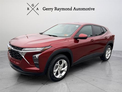 Used 2024 Chevrolet Trax LS w/ LS Convenience Package image 3