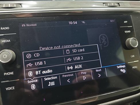 Used 2018 Volkswagen Tiguan SE AWD/4WD image 21
