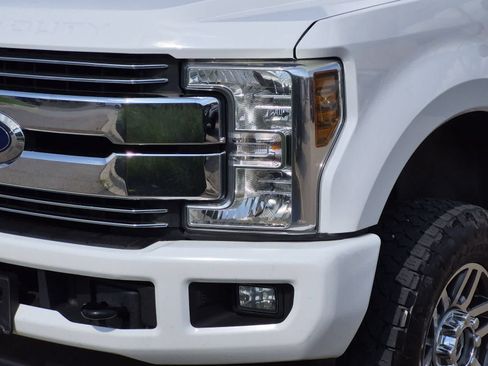 Used 2019 Ford F250 Lariat w/ Lariat Value Package AWD/4WD image 11
